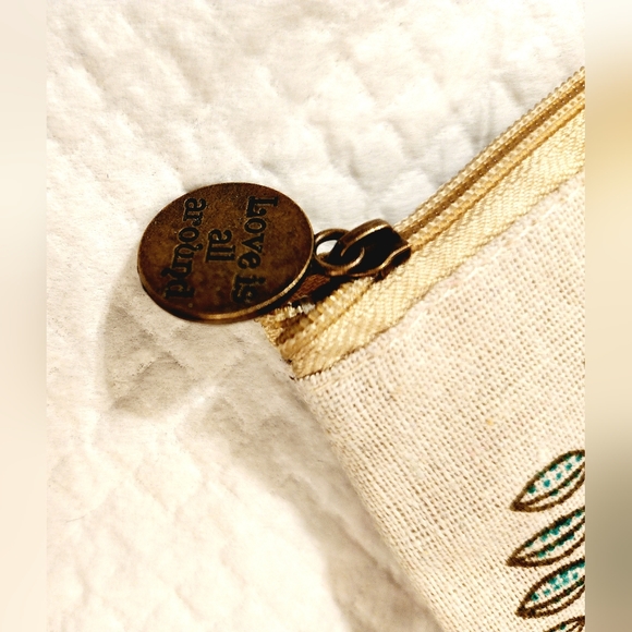 NWT Aritaum linen fern leaf and cream makeup pouch - Picture 5 of 5